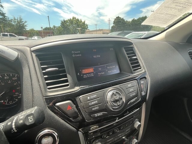 2018 Nissan Pathfinder in Greenville, SC 29607 - 18087664 30