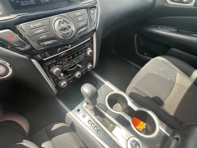 2018 Nissan Pathfinder in Greenville, SC 29607 - 18087664 32