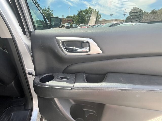 2018 Nissan Pathfinder in Greenville, SC 29607 - 18087664 17