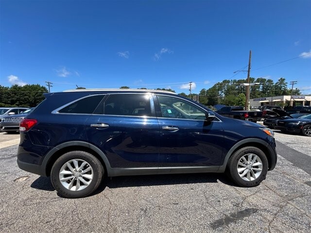2017 Kia Sorento in Greenville, SC 29607 - 18087670 4