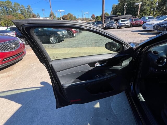2019 Kia Forte in Greenville, SC 29607 - 18087684 25