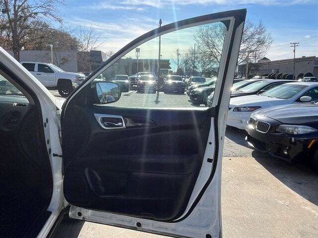 2019 Nissan Pathfinder in Greenville, SC 29607 - 18087685 9