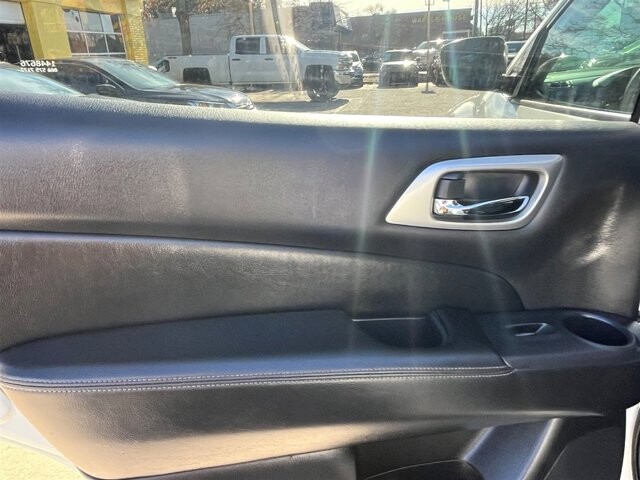 2019 Nissan Pathfinder in Greenville, SC 29607 - 18087685 25