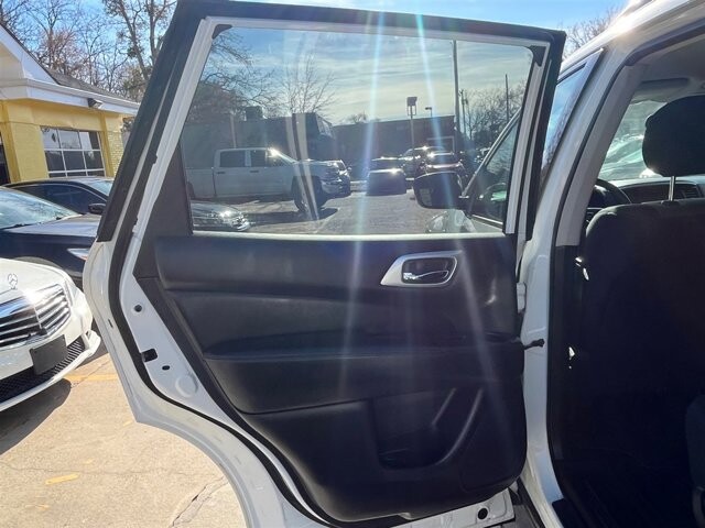 2019 Nissan Pathfinder in Greenville, SC 29607 - 18087685 24