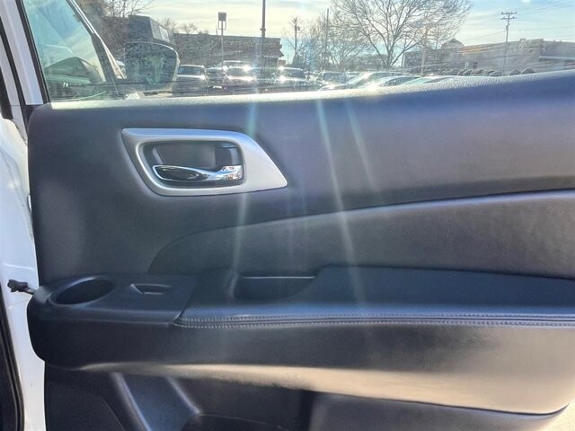 2019 Nissan Pathfinder in Greenville, SC 29607 - 18087685 15