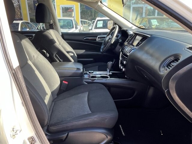 2019 Nissan Pathfinder in Greenville, SC 29607 - 18087685 11