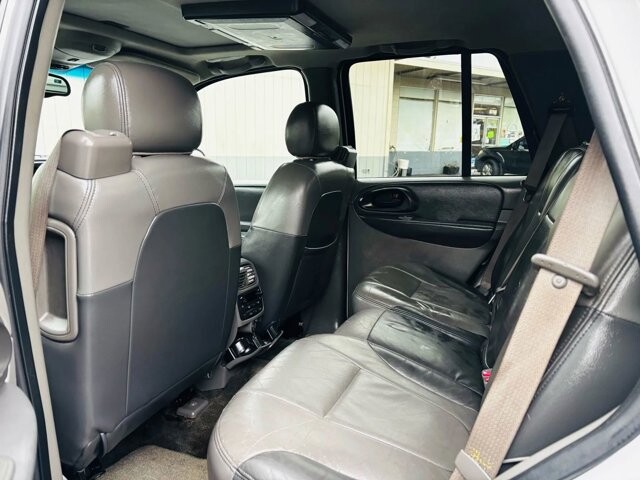 2004 Chevrolet TrailBlazer in Harrisonburg, VA 22801 - 18087718 5