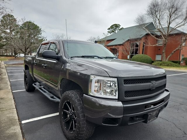 2011 Chevrolet Silverado 1500 in Virginia Beach, VA 23464 - 18087737 4