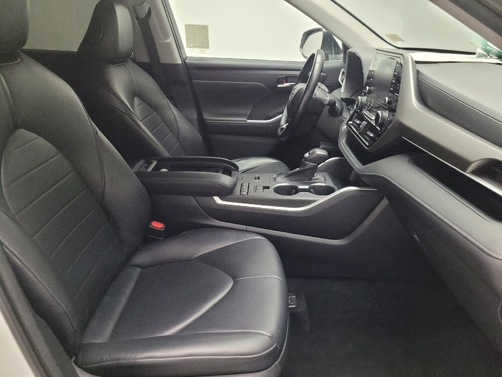 2020 Toyota Highlander in Downey, CA 90241 - 18087743 21