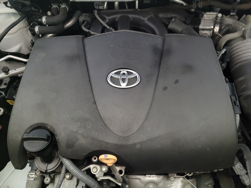 2020 Toyota Highlander in Downey, CA 90241 - 18087743 30