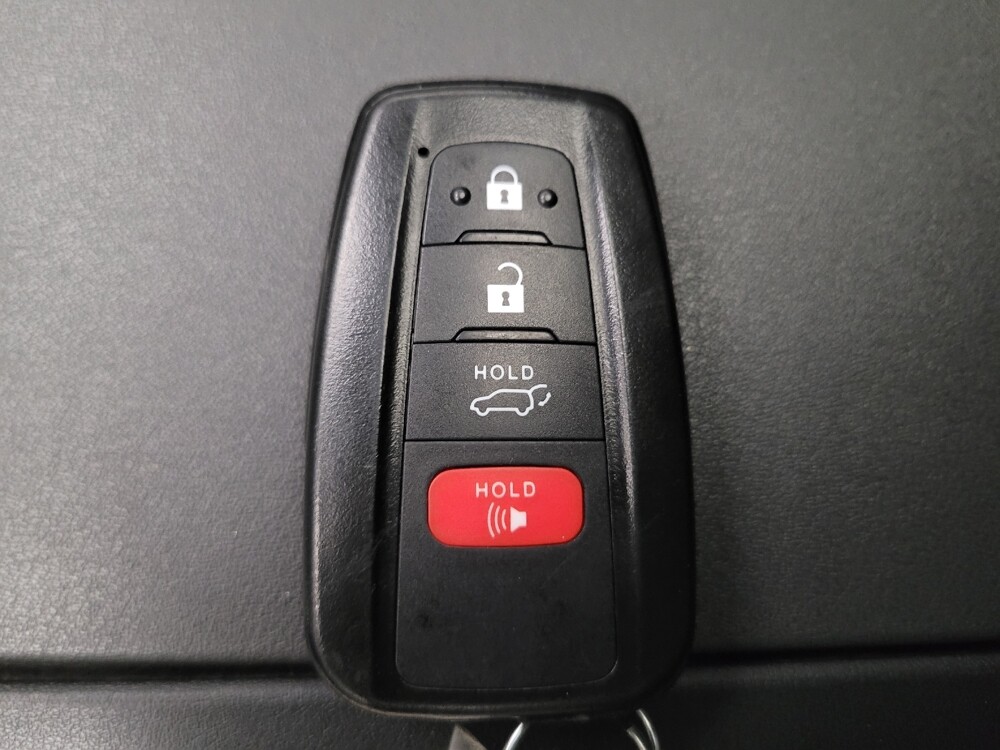 2020 Toyota Highlander in Downey, CA 90241 - 18087743 32