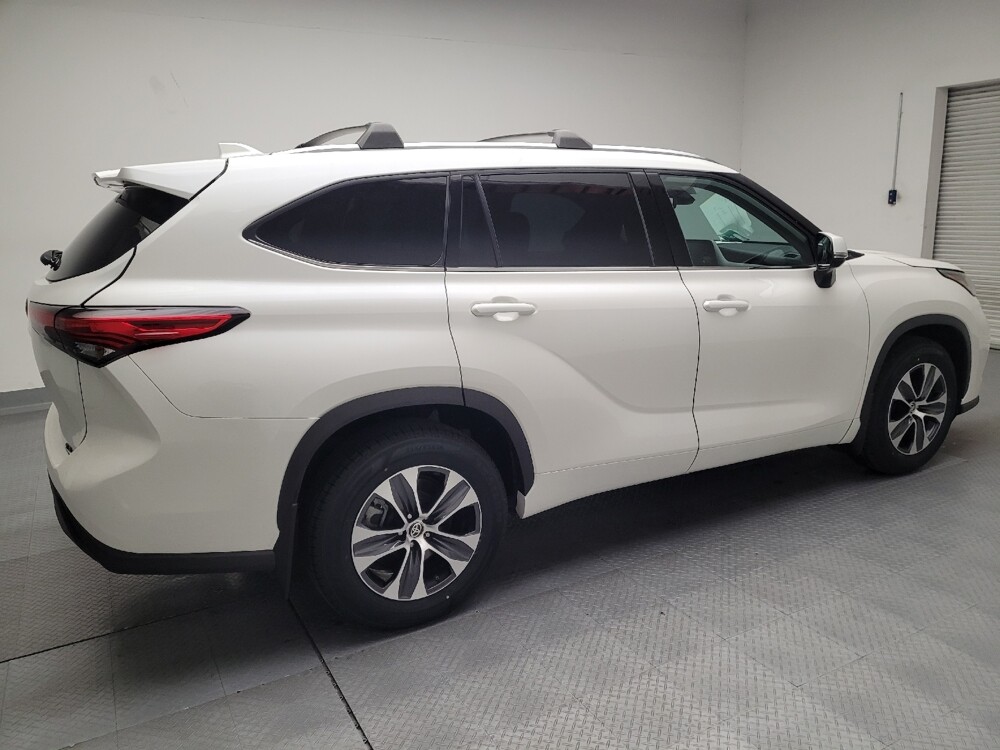 2020 Toyota Highlander in Downey, CA 90241 - 18087743 10