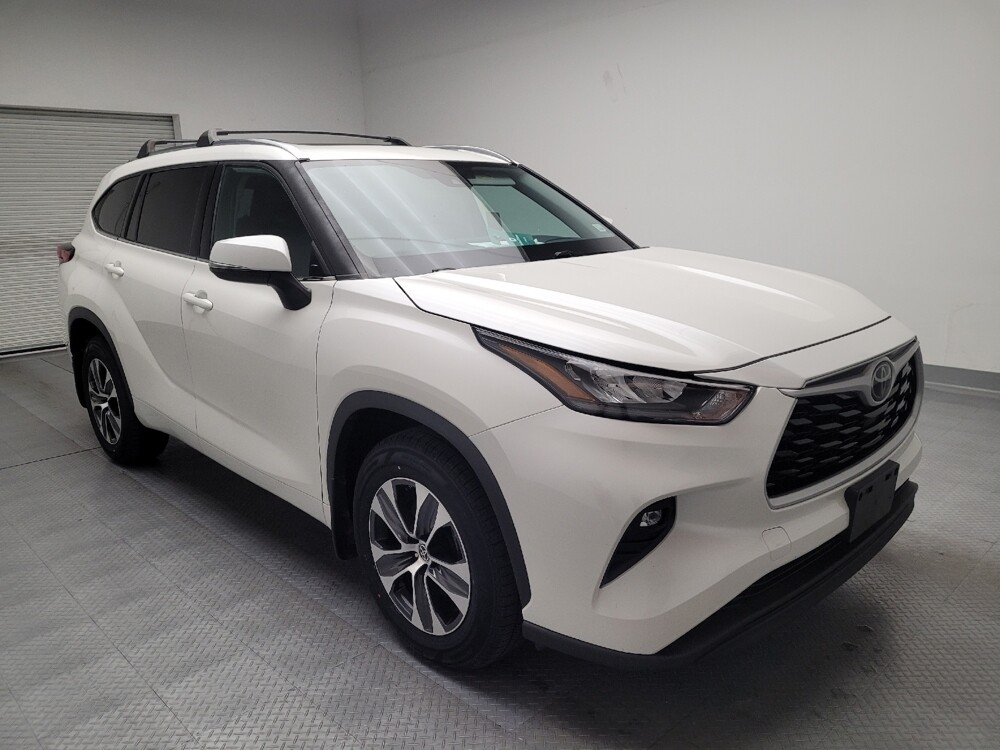 2020 Toyota Highlander in Downey, CA 90241 - 18087743 13