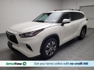 2020 Toyota Highlander in Downey, CA 90241