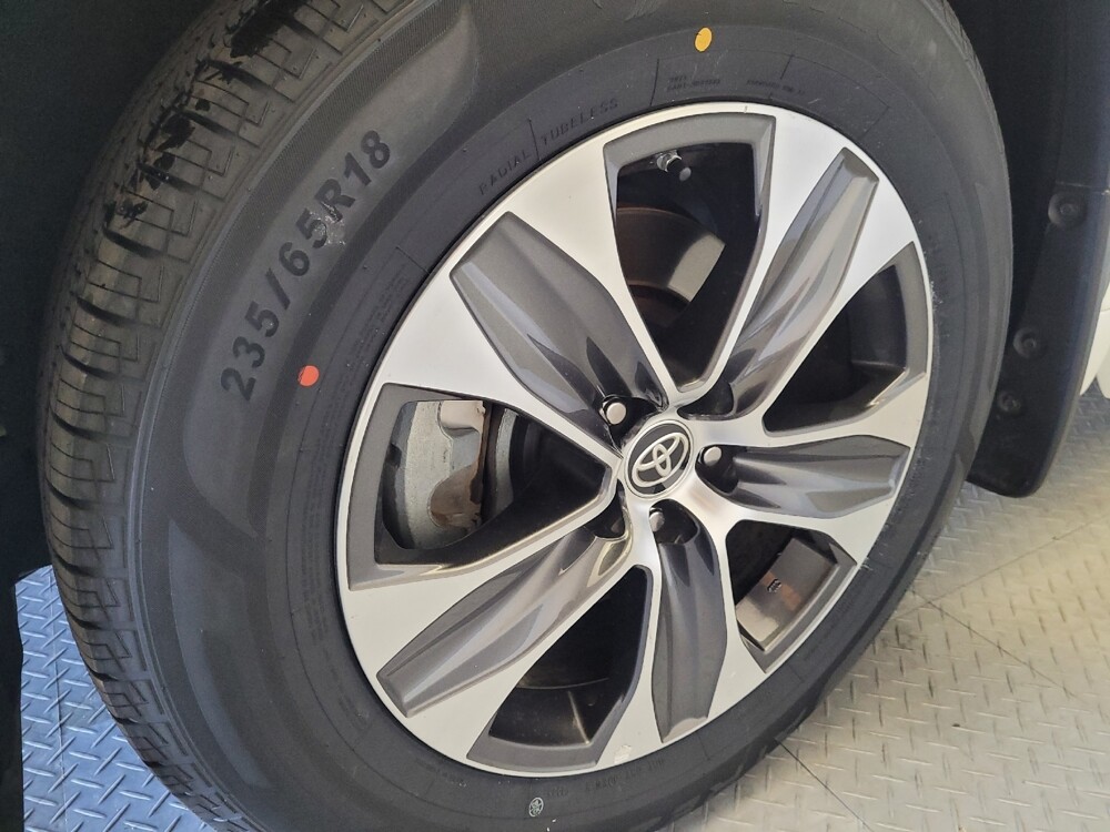 2020 Toyota Highlander in Downey, CA 90241 - 18087743 31