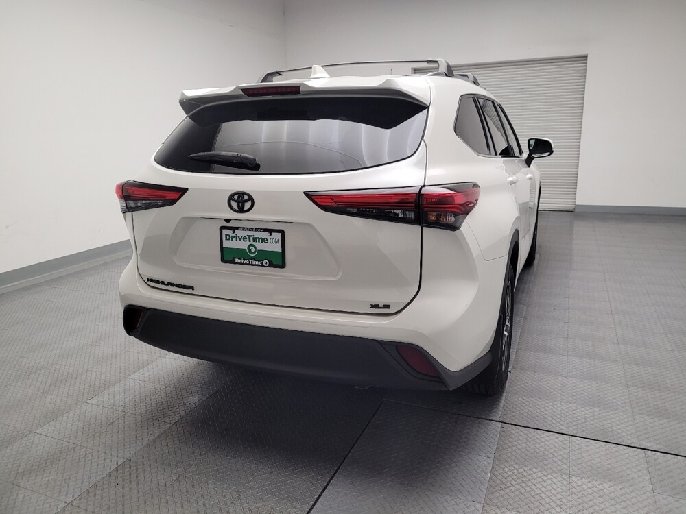 2020 Toyota Highlander in Downey, CA 90241 - 18087743 7