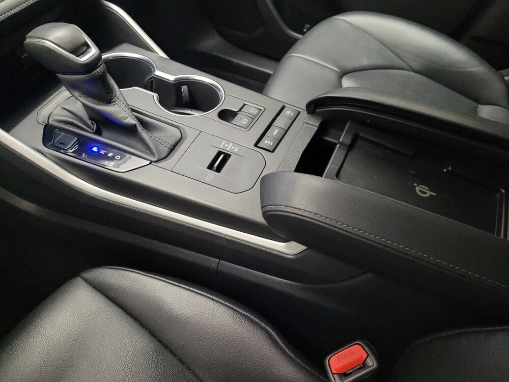 2020 Toyota Highlander in Downey, CA 90241 - 18087743 26