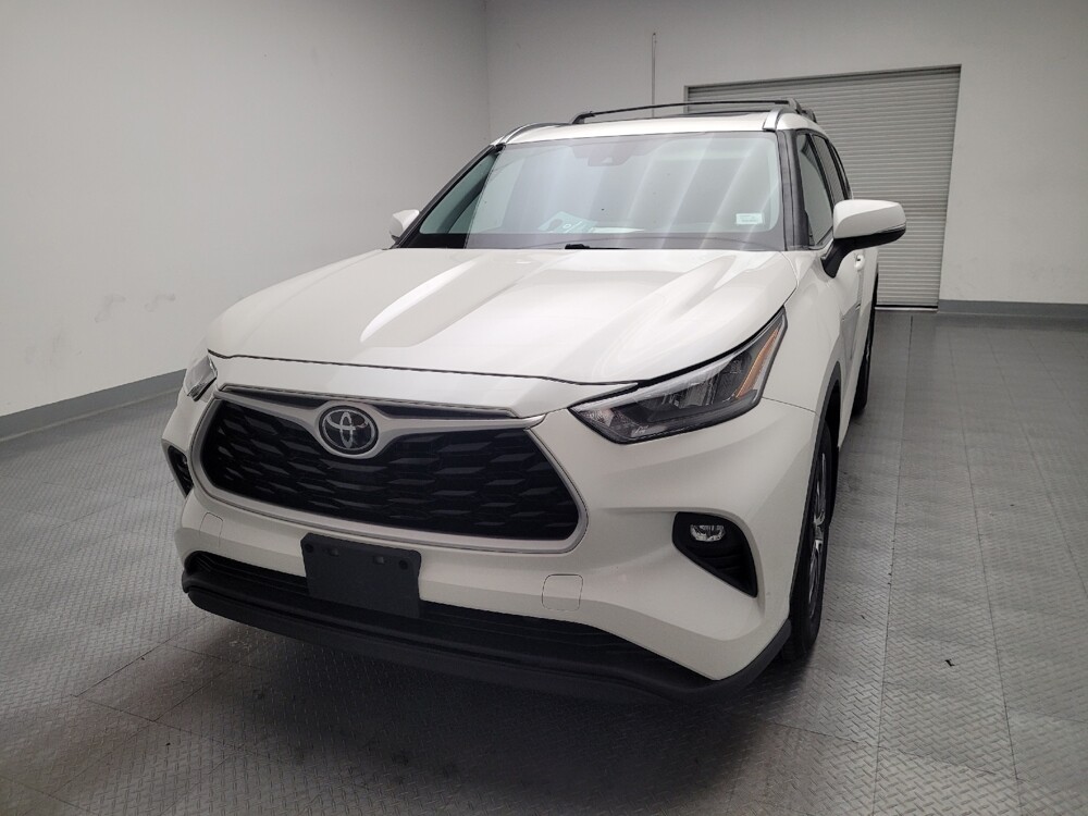 2020 Toyota Highlander in Downey, CA 90241 - 18087743 15