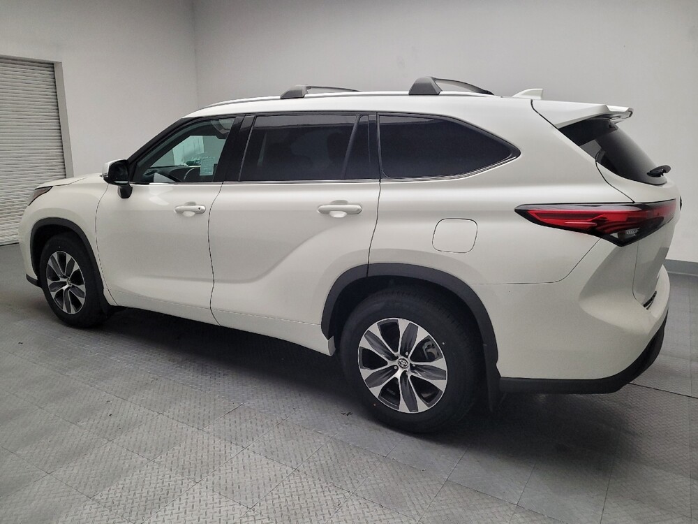 2020 Toyota Highlander in Downey, CA 90241 - 18087743 3