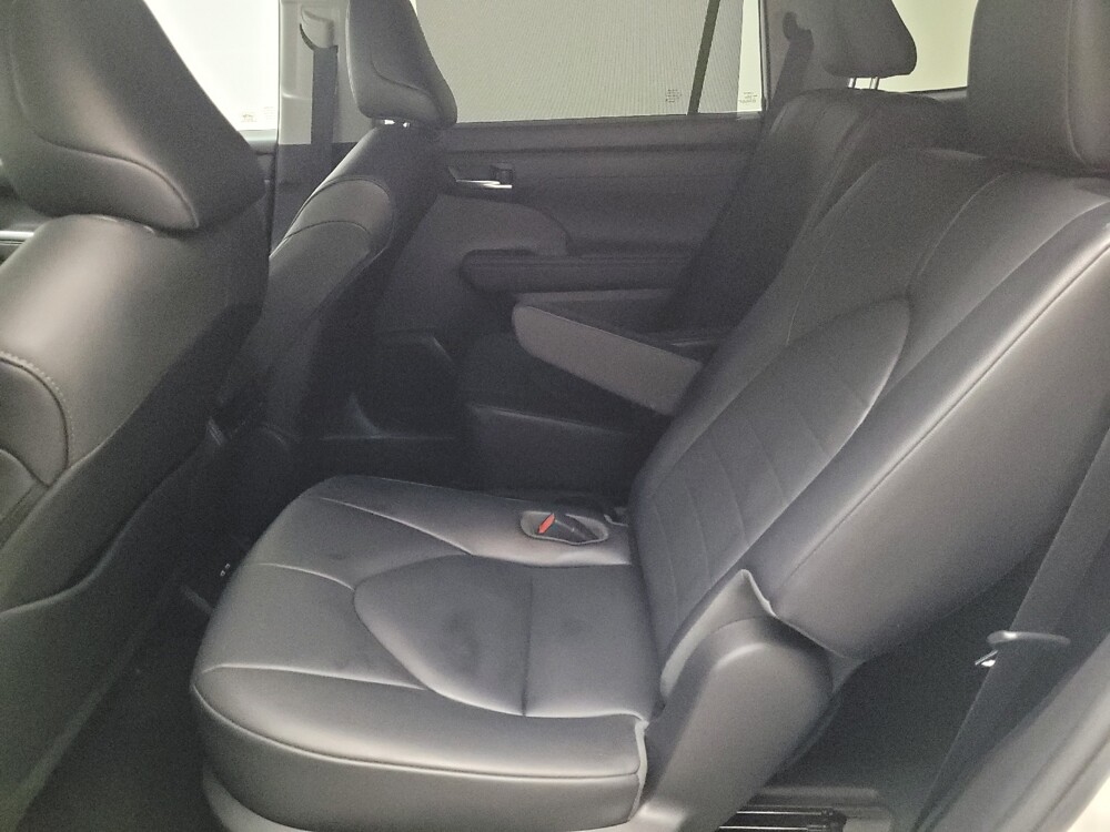 2020 Toyota Highlander in Downey, CA 90241 - 18087743 18