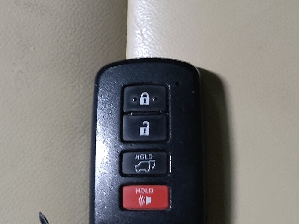 2017 Toyota Highlander in El Paso, TX 79907 - 18087800 32