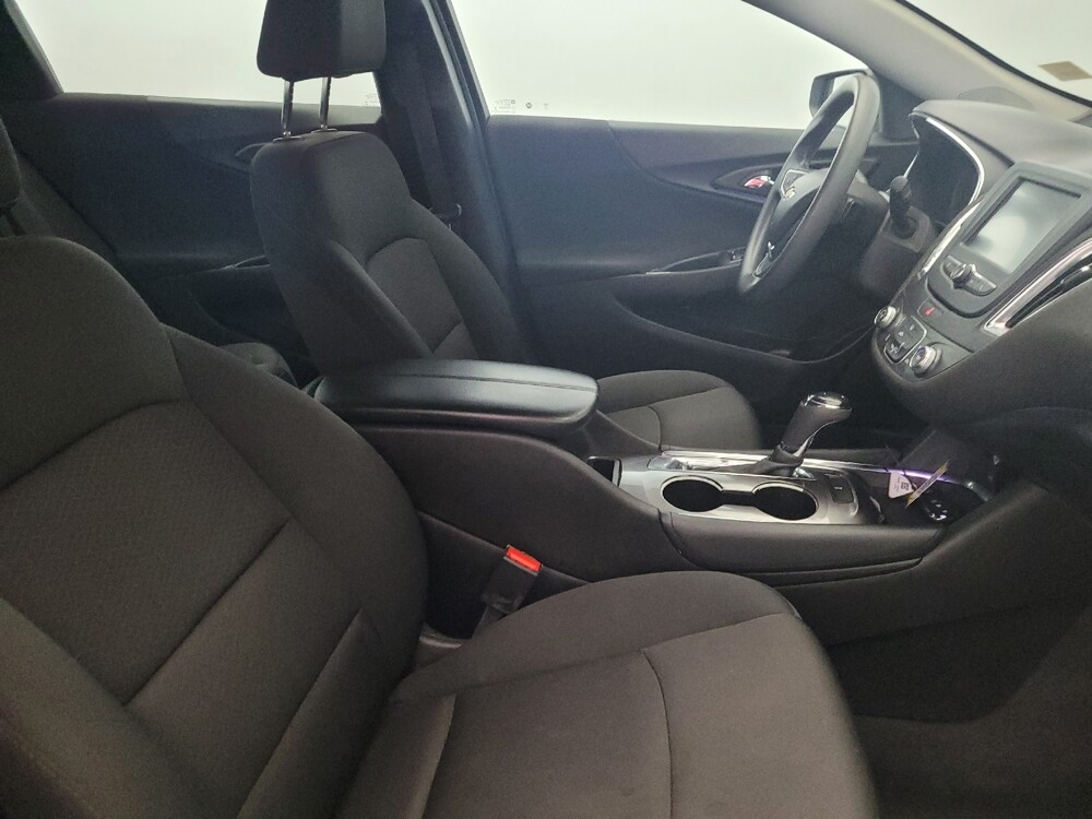 2018 Chevrolet Malibu in Newport News, VA 23601 - 18087930 21