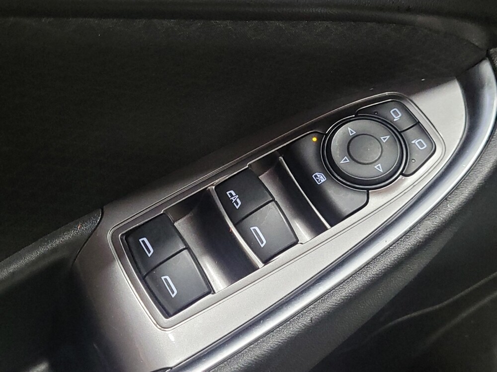 2018 Chevrolet Malibu in Newport News, VA 23601 - 18087930 27