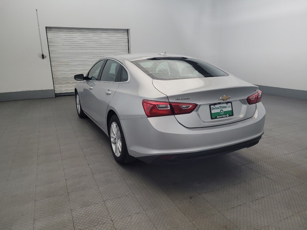2018 Chevrolet Malibu in Newport News, VA 23601 - 18087930 5