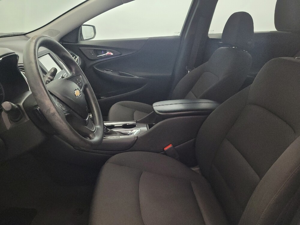 2018 Chevrolet Malibu in Newport News, VA 23601 - 18087930 17