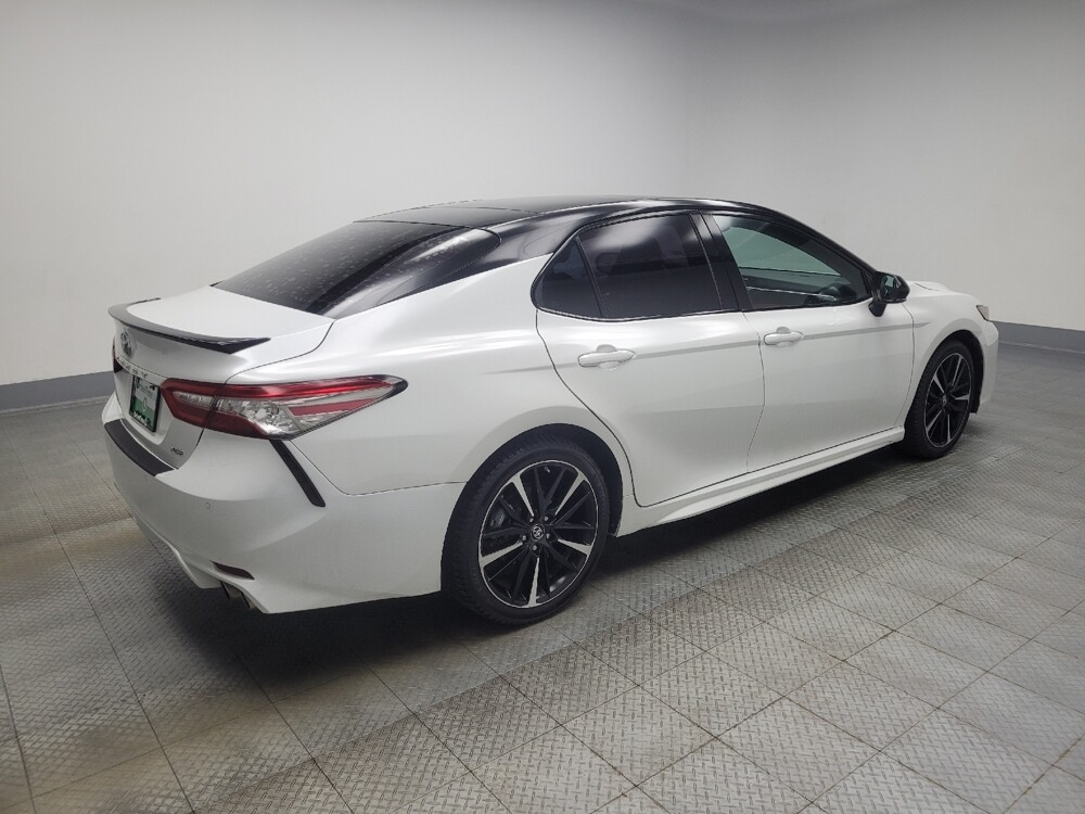 2018 Toyota Camry in Indianapolis, IN 46219 - 18087949 10