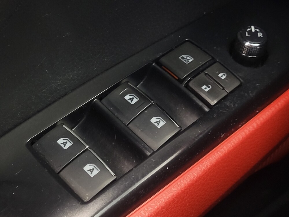 2018 Toyota Camry in Indianapolis, IN 46219 - 18087949 27