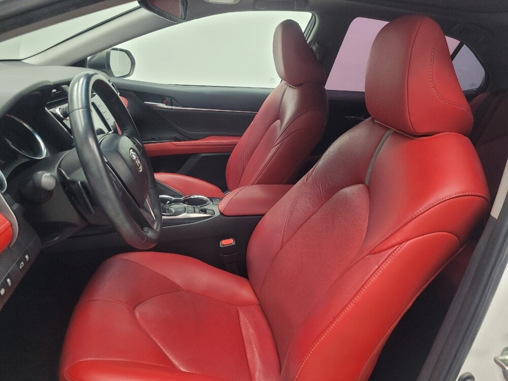 2018 Toyota Camry in Indianapolis, IN 46219 - 18087949 17