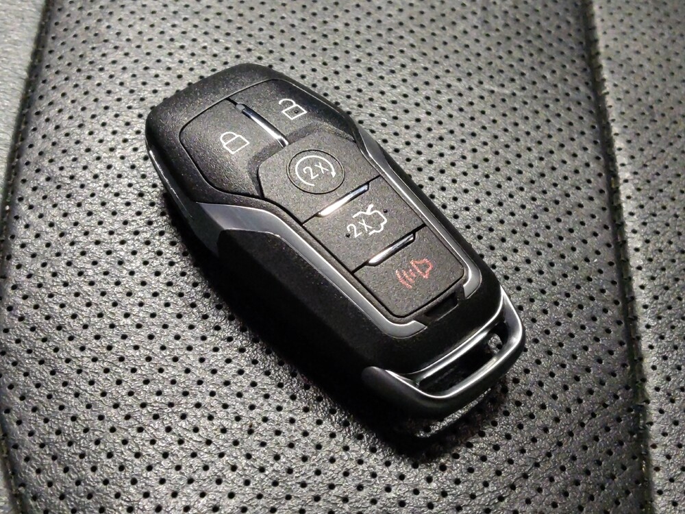 2017 Ford Explorer in Glendale, AZ 85301 - 18087965 32