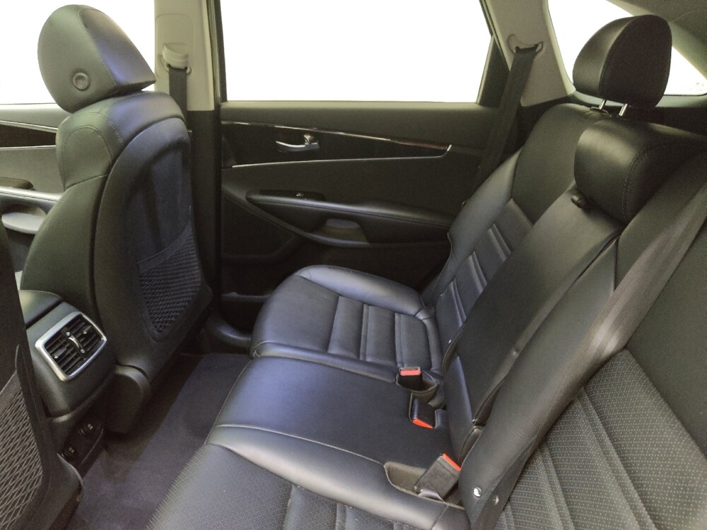 2020 Kia Sorento in Grand Rapids, MI 49508 - 18087980 18