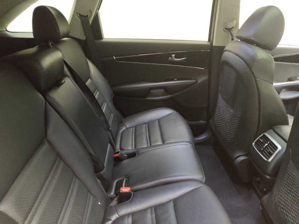 2020 Kia Sorento in Grand Rapids, MI 49508 - 18087980 19