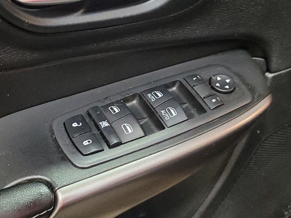 2019 Jeep Cherokee in Williamstown, NJ 8094 - 18087987 27