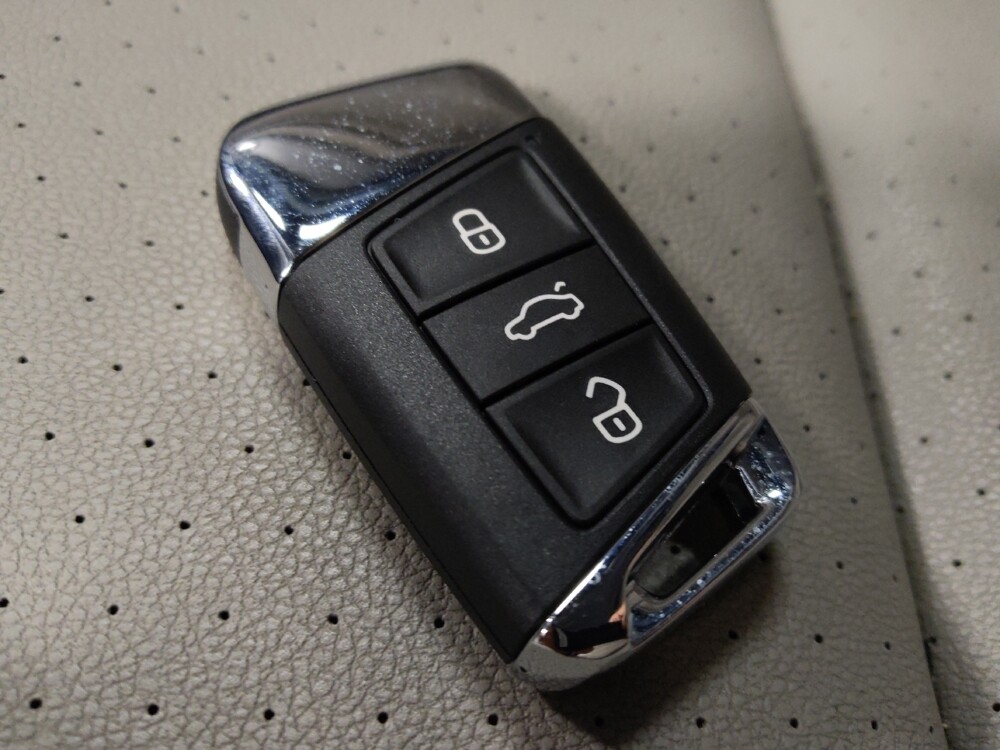 2020 Volkswagen Atlas in Phoenix, AZ 85022 - 18088012 32