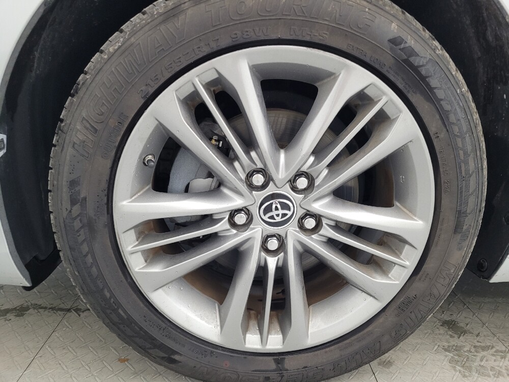 2015 Toyota Camry in Macon, GA 31210 - 18088035 31