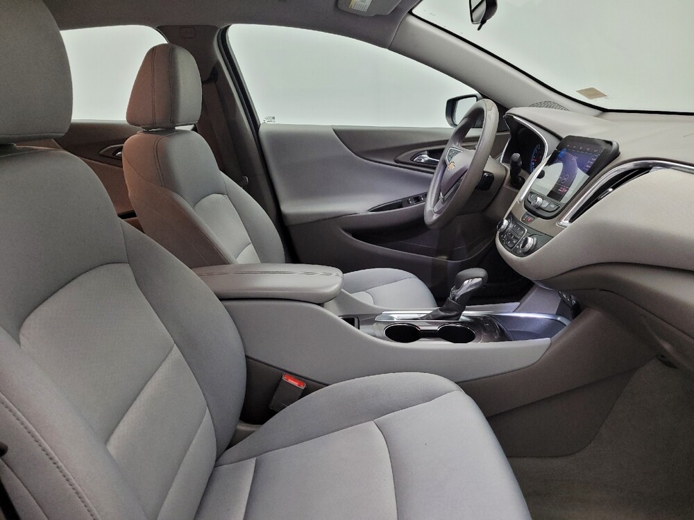 2021 Chevrolet Malibu in Fairfield, OH 45014 - 18088046 21