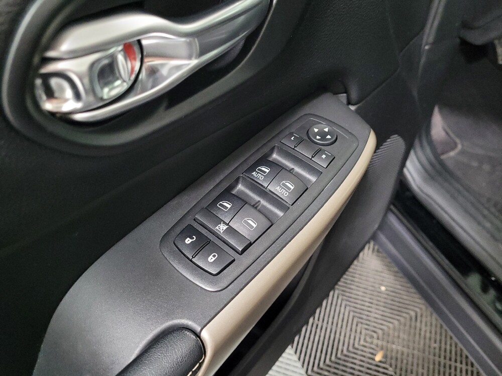 2018 Jeep Cherokee in Pittsburgh, PA 15236 - 18088057 27