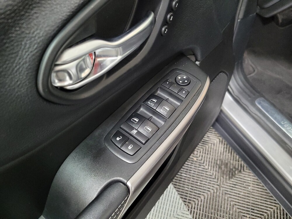 2019 Jeep Cherokee in Pittsburgh, PA 15236 - 18088060 27