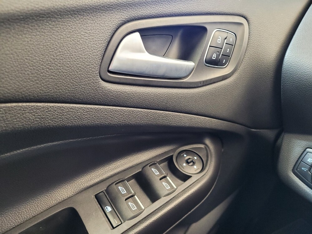 2017 Ford Escape in Maple Heights, OH 44137 - 18088066 27