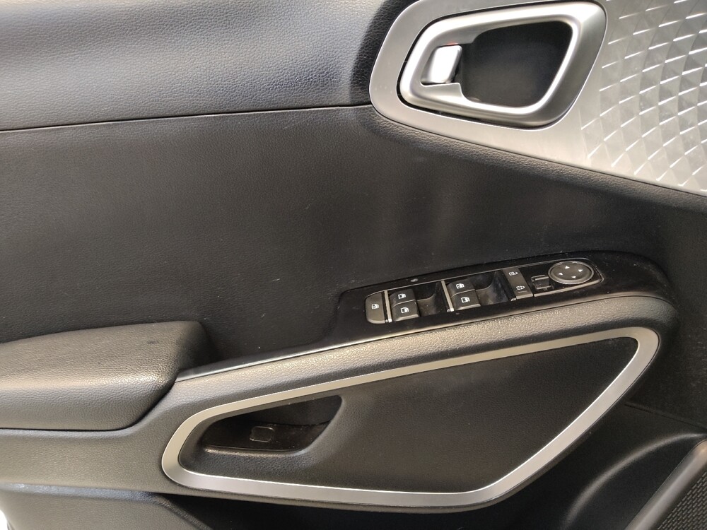 2022 Kia Soul in Fairfield, OH 45014 - 18088090 27