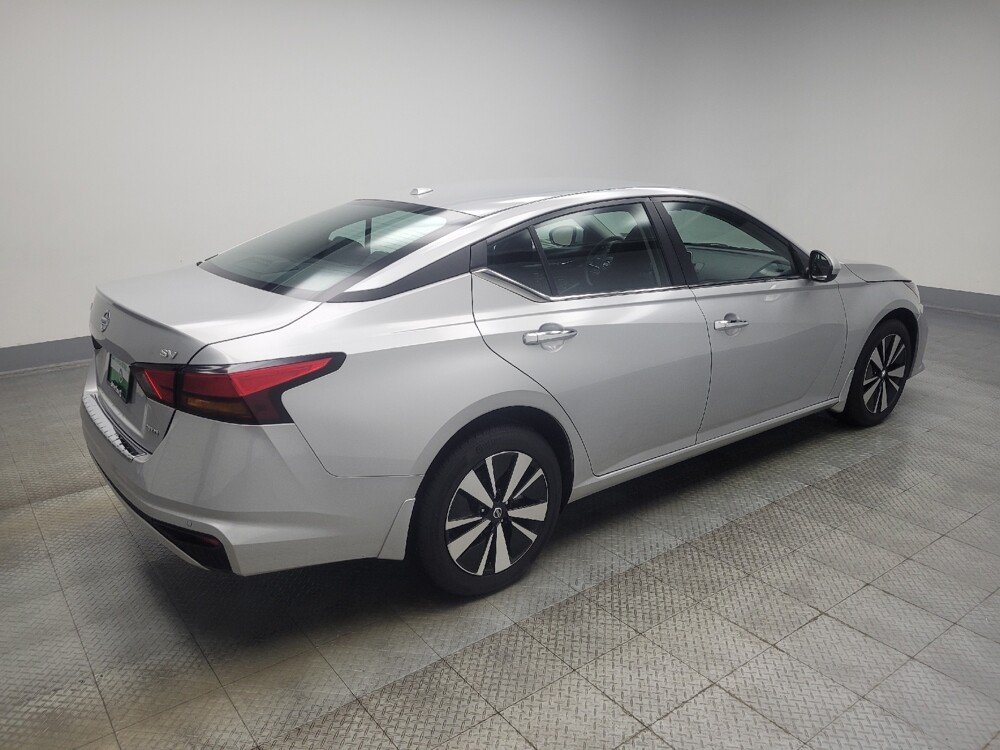 2022 Nissan Altima in Indianapolis, IN 46219 - 18088092 10