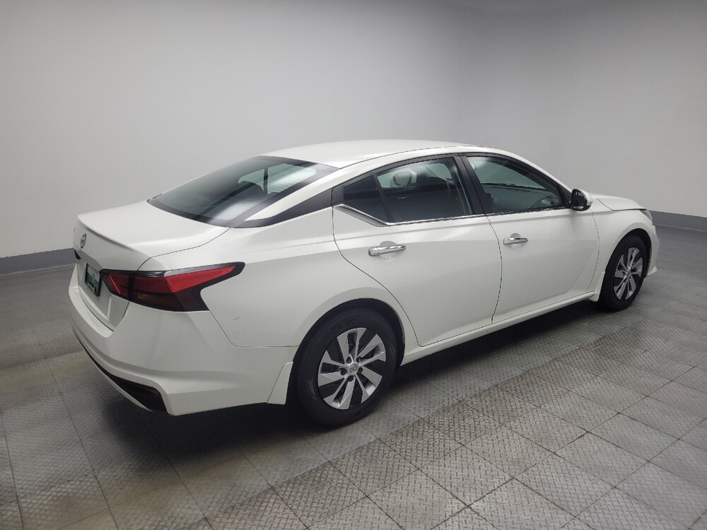 2022 Nissan Altima in Indianapolis, IN 46219 - 18088093 10