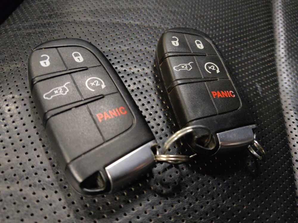 2018 Jeep Grand Cherokee in Glendale, AZ 85301 - 18088124 32