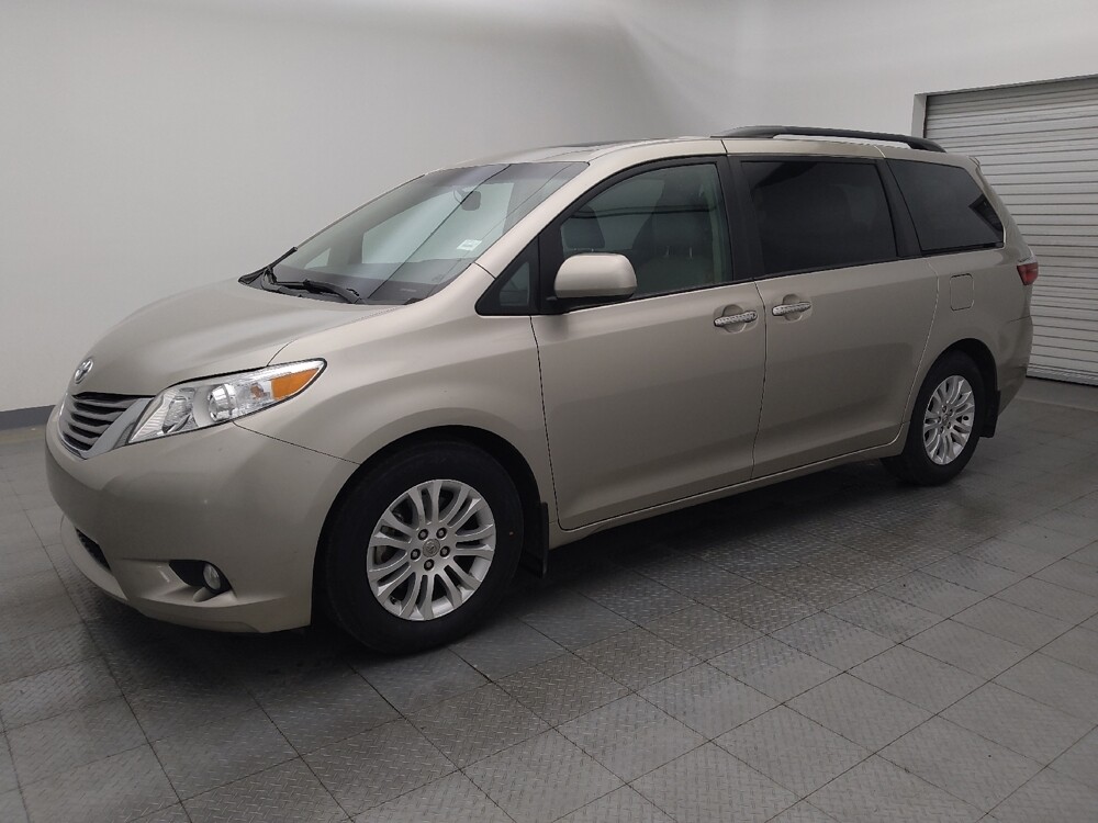 2017 Toyota Sienna in Live Oak, TX 78233 - 18088130 2