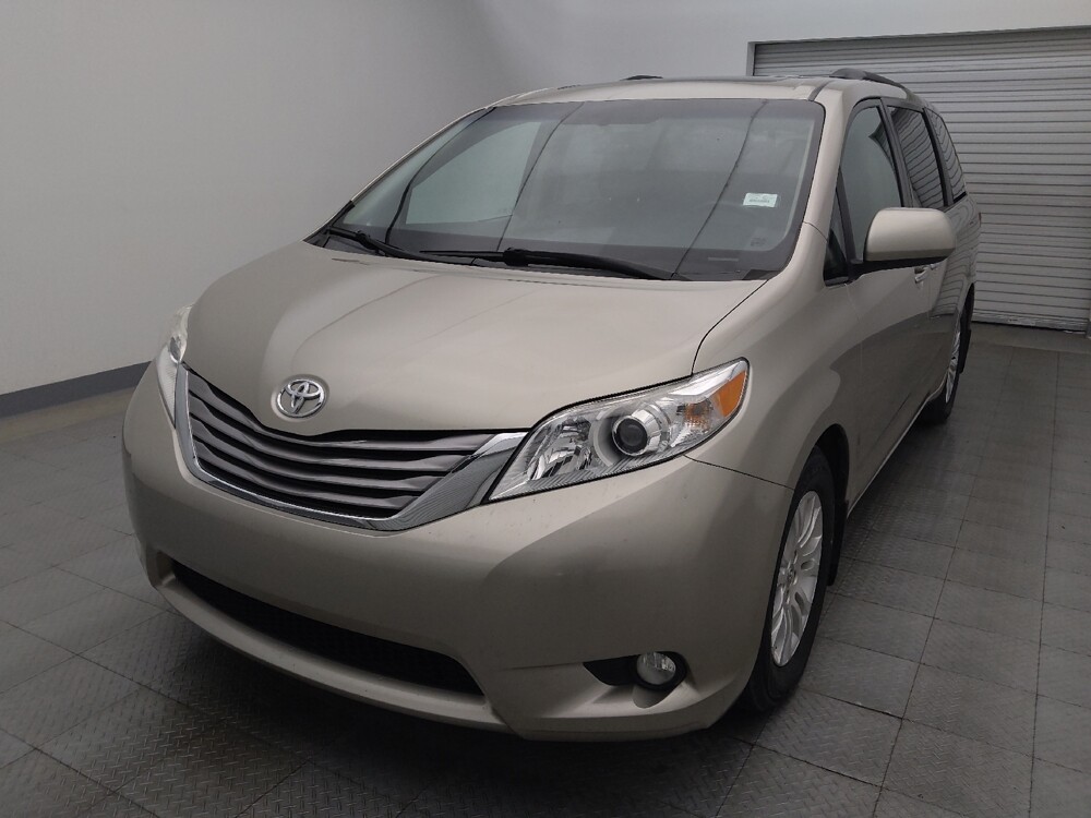 2017 Toyota Sienna in Live Oak, TX 78233 - 18088130 15