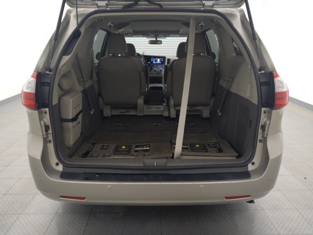 2017 Toyota Sienna in Live Oak, TX 78233 - 18088130 29