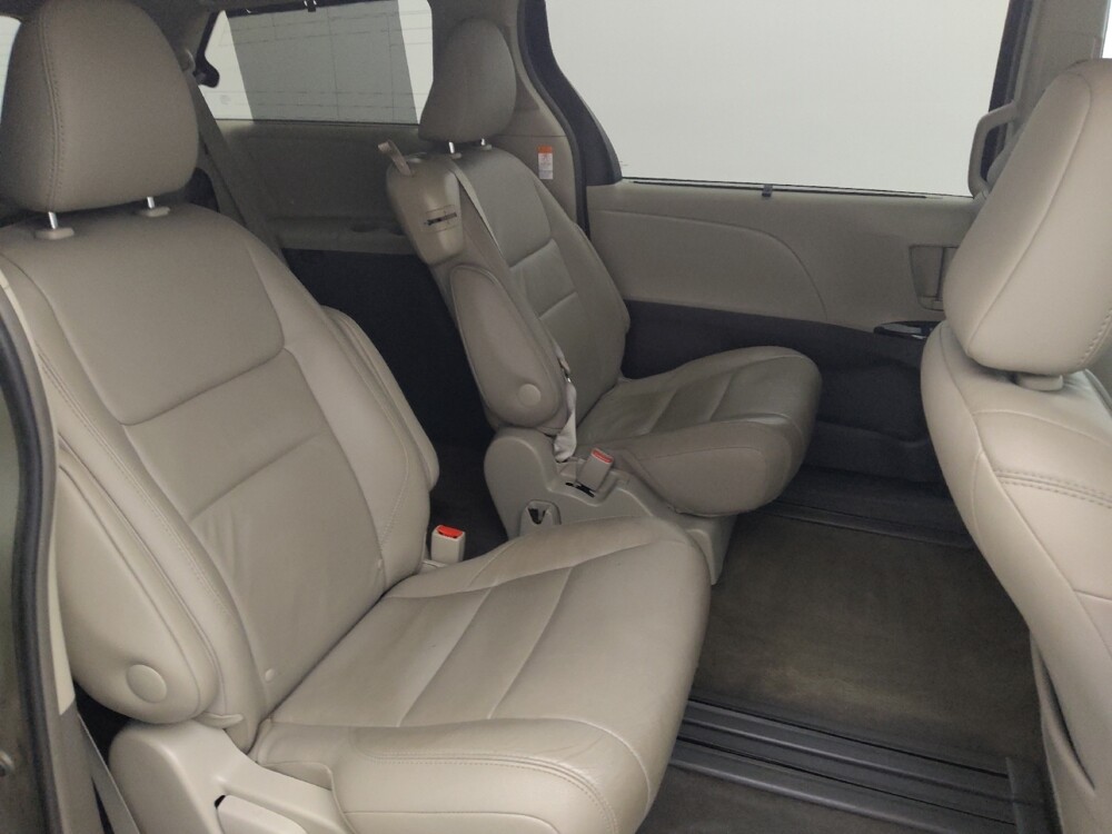 2017 Toyota Sienna in Live Oak, TX 78233 - 18088130 19